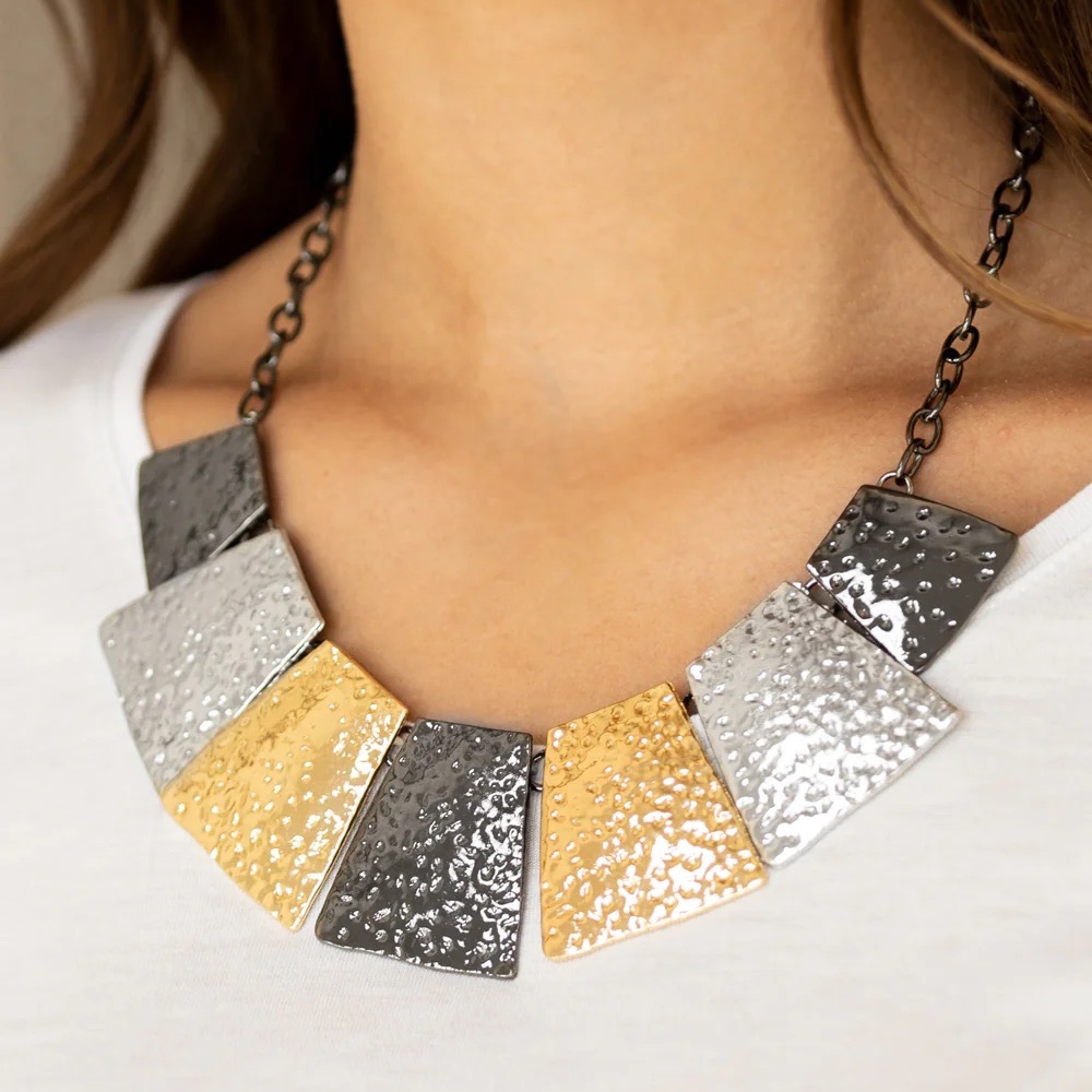 Here Cones The Huntress necklace multi paparazzi